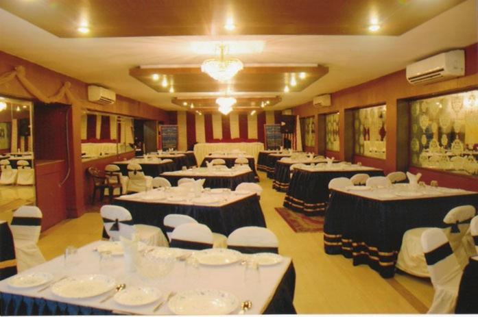Hotel Heera International Calcutta Exterior foto