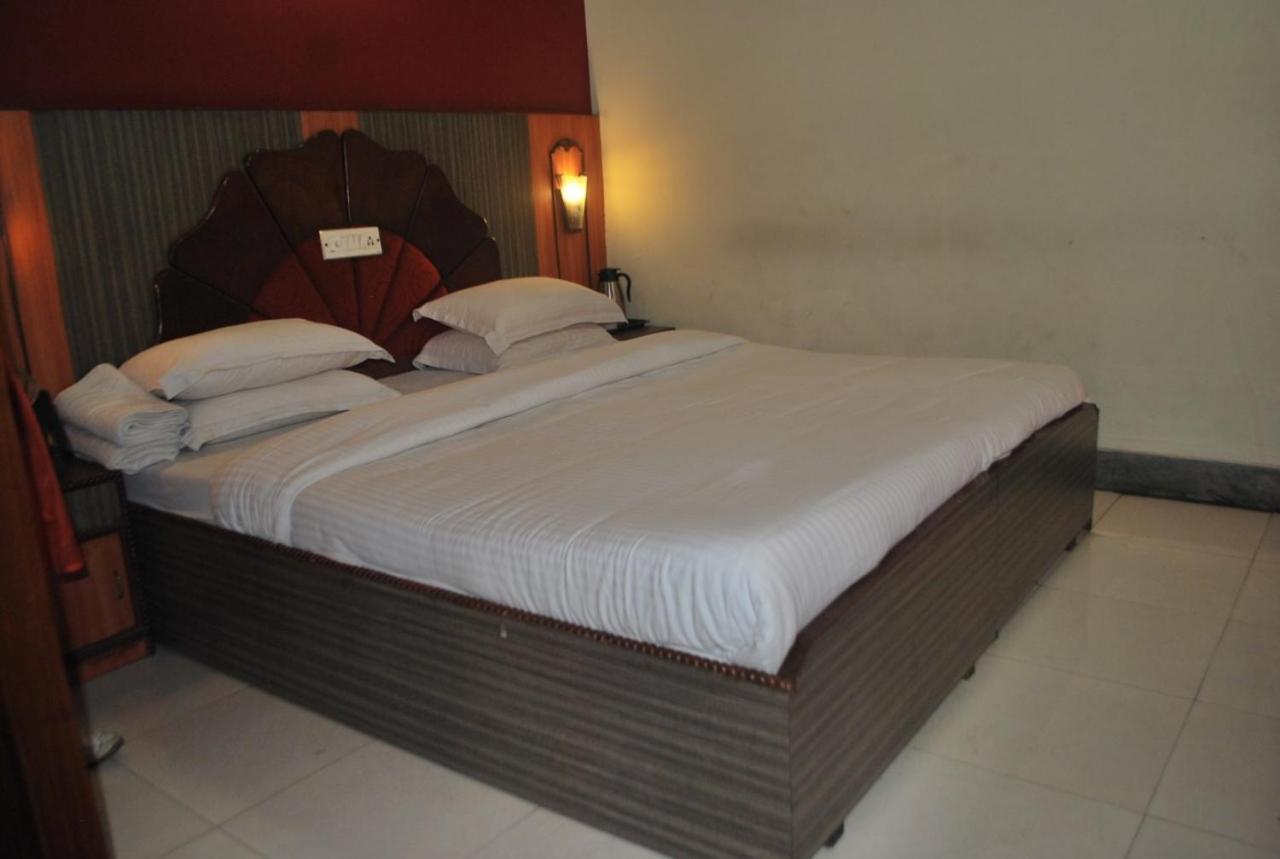 Hotel Heera International Calcutta Exterior foto